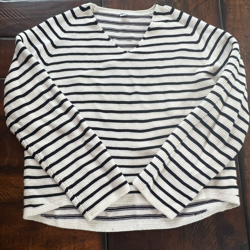 Uniqlo Black & White striped sweater